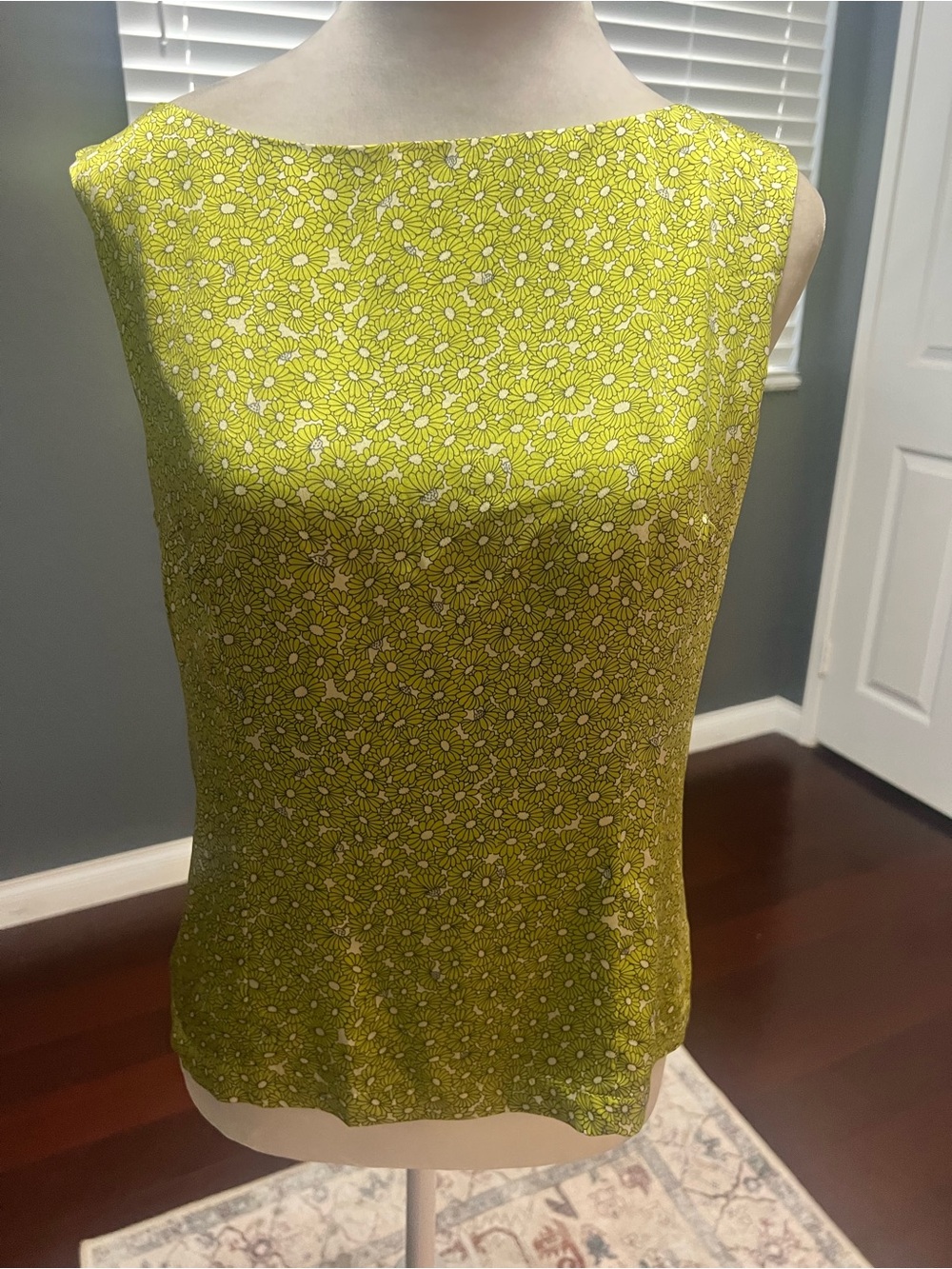 Mint Silk Green Daisy Print Sleeveless Women's Top. Size 8